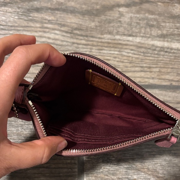 Coach Pink Wristlet with Character Motif-Disney Minnie Mouse-new without tag - Picture 4 of 7